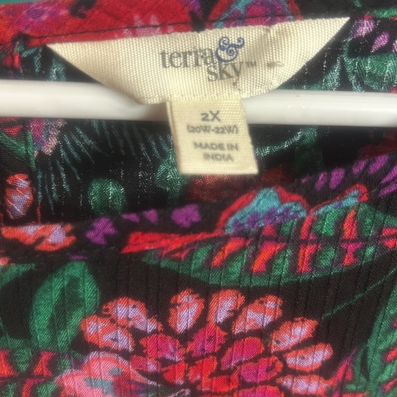 Terra & Sky Women's Plus Size Ruffled Print Top 2X - Picture 7 of 9